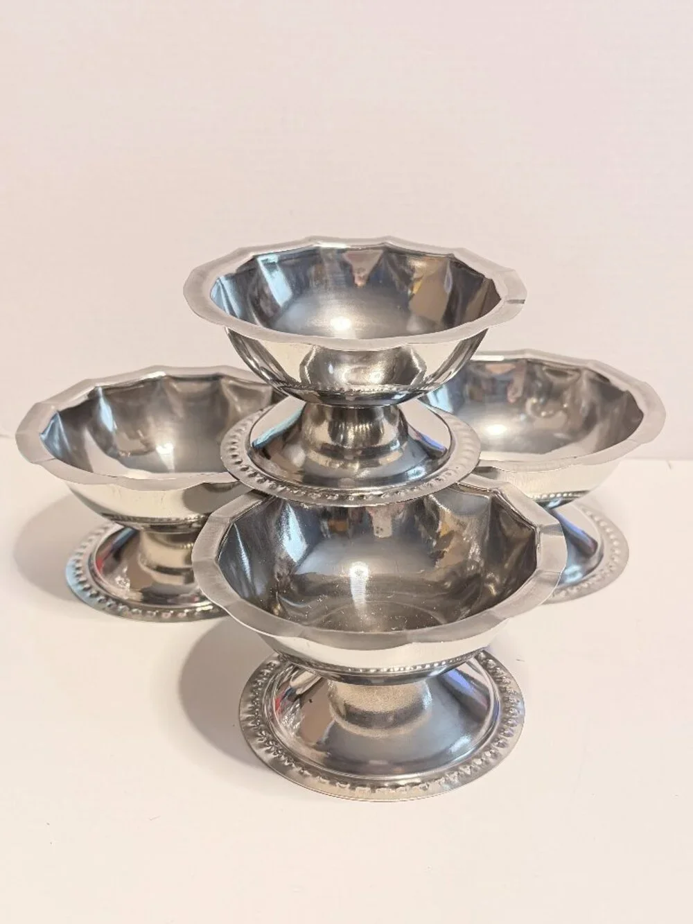 Lot of 4 Thunder Group SLSSD003 3.5oz Stainless Steel Footed Base Sherbit Dish